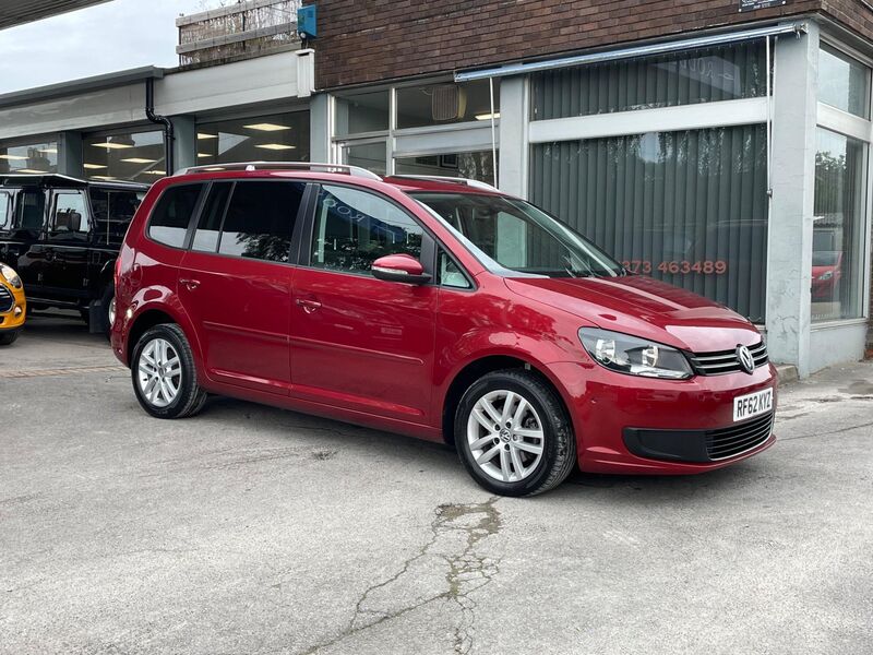 VOLKSWAGEN TOURAN