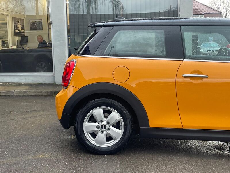 MINI HATCH