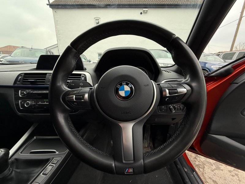 BMW 1 SERIES
