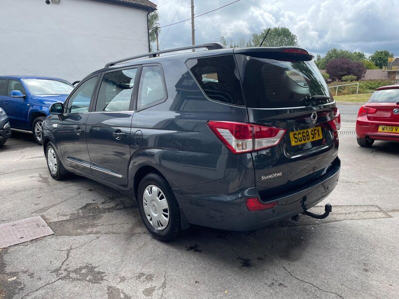 SSANGYONG TURISMO