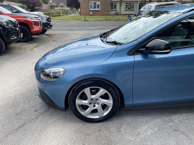 VOLVO V40 CROSS COUNTRY