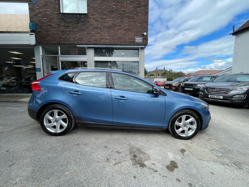VOLVO V40 CROSS COUNTRY