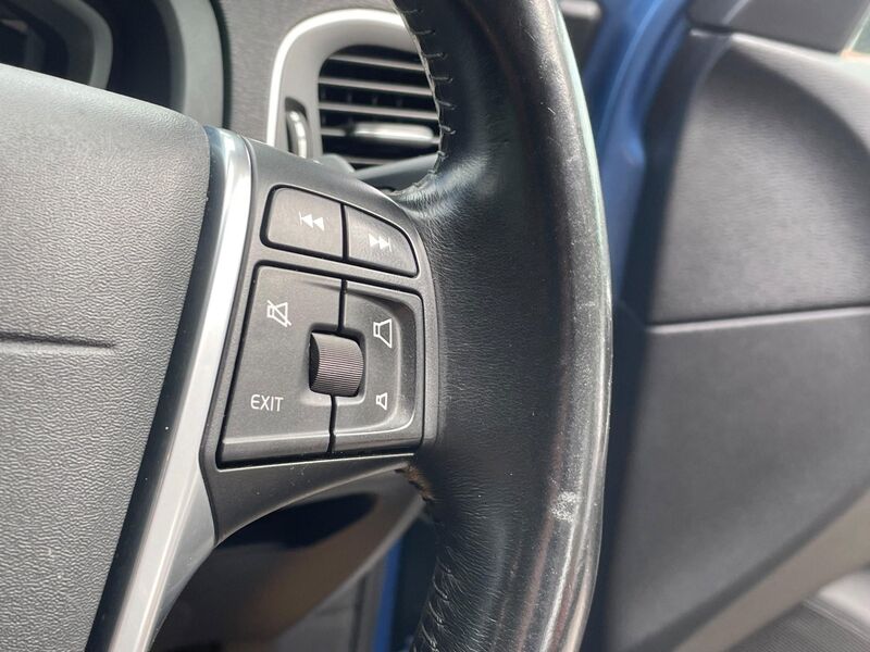 VOLVO V40 CROSS COUNTRY