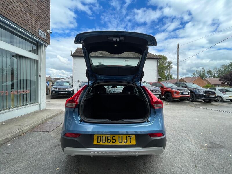 VOLVO V40 CROSS COUNTRY
