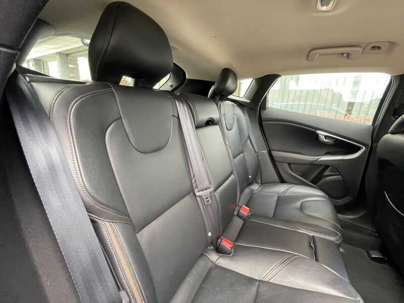VOLVO V40 CROSS COUNTRY