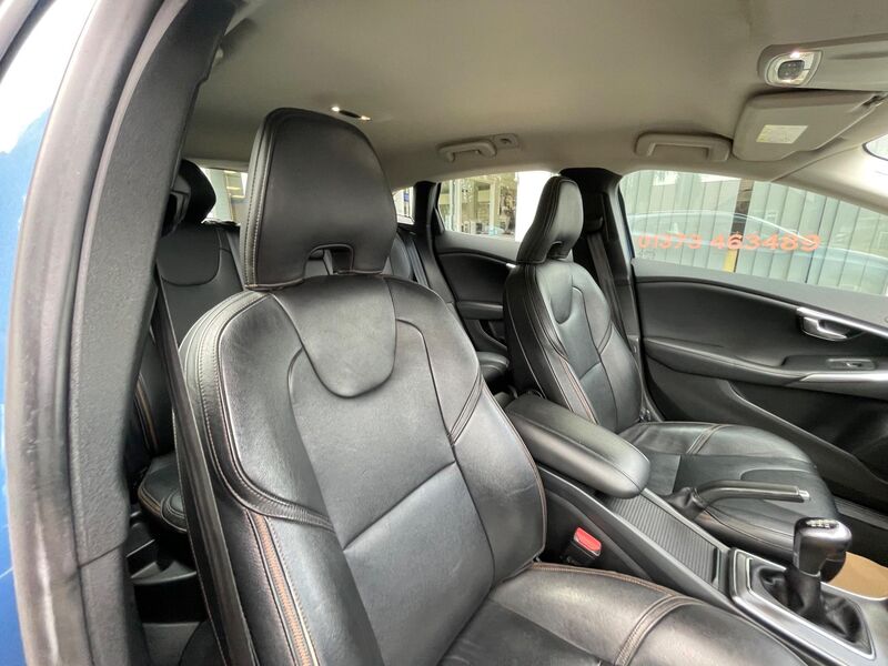 VOLVO V40 CROSS COUNTRY