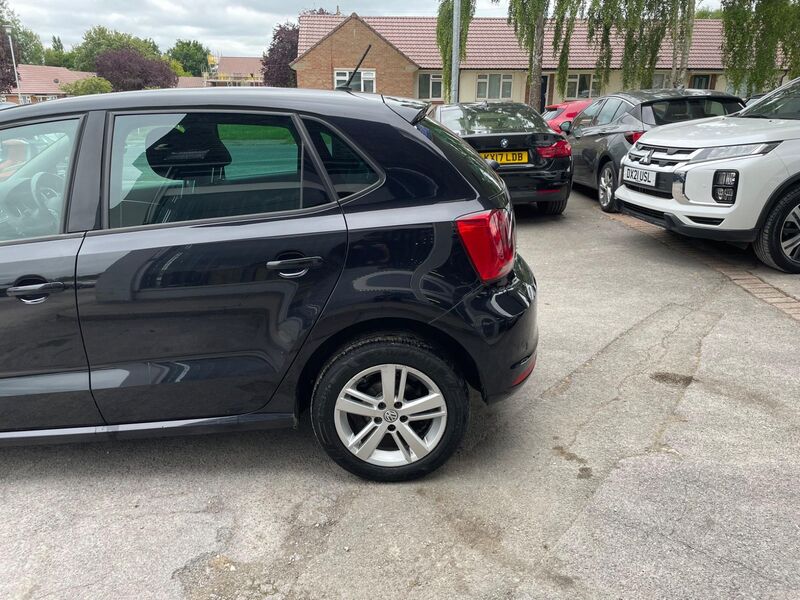 VOLKSWAGEN POLO