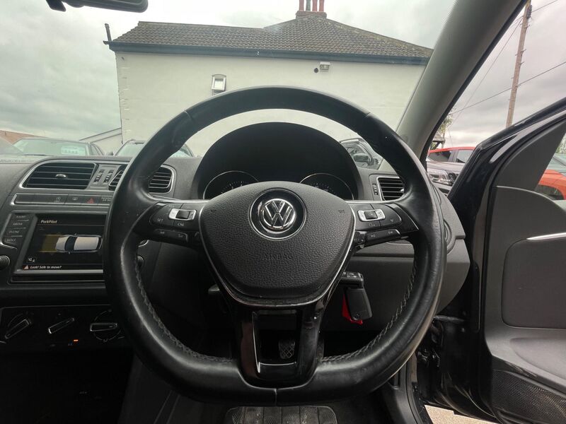 VOLKSWAGEN POLO