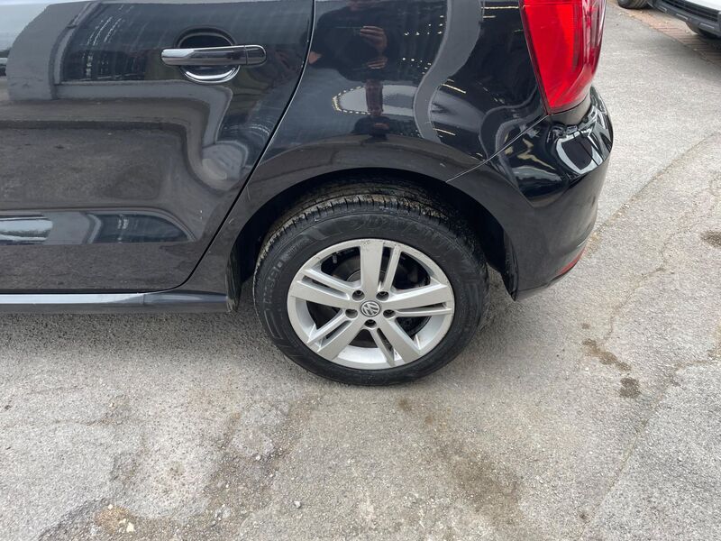 VOLKSWAGEN POLO