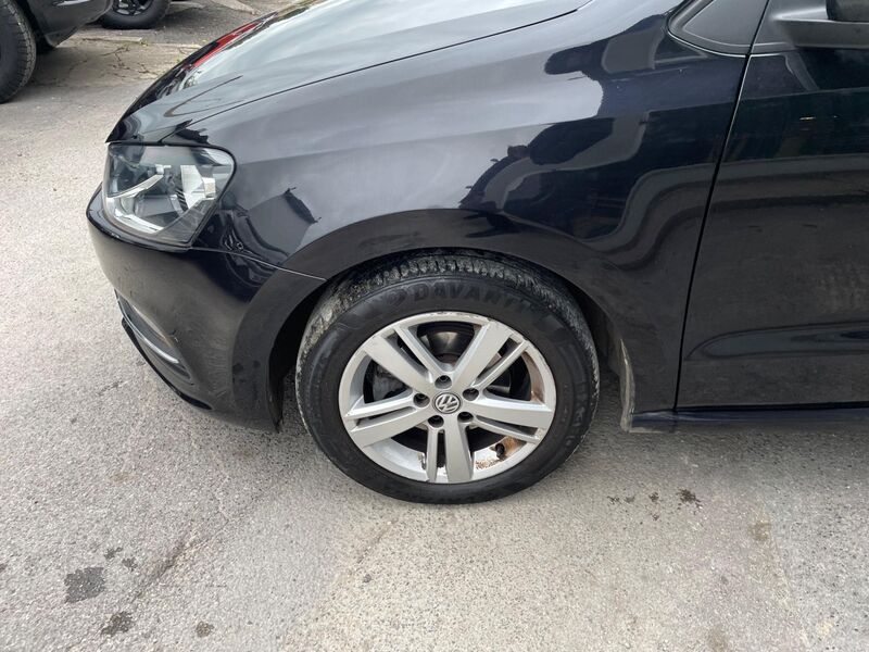 VOLKSWAGEN POLO