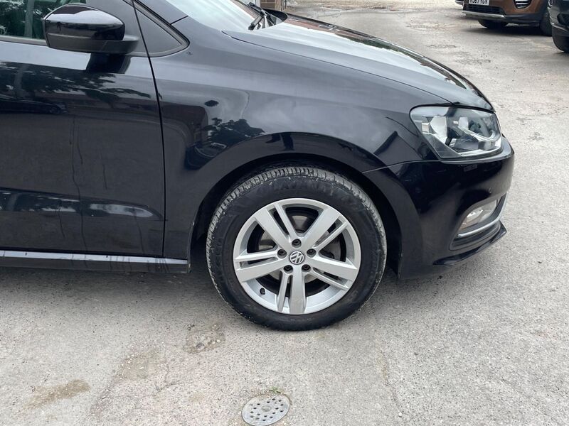 VOLKSWAGEN POLO