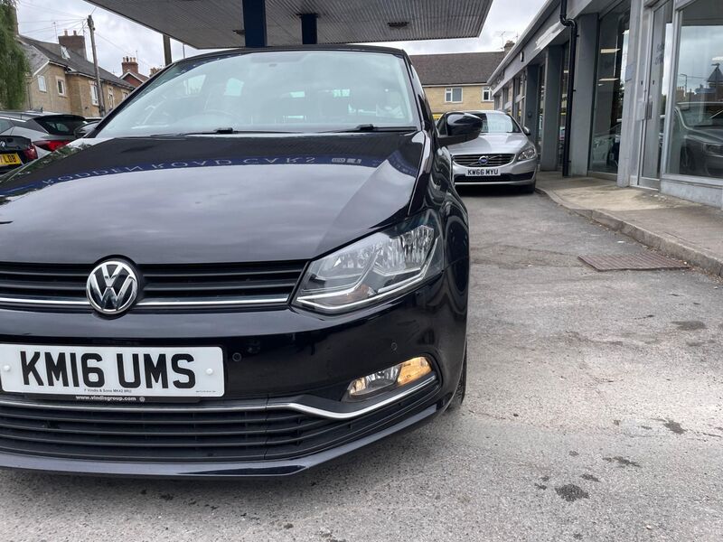 VOLKSWAGEN POLO