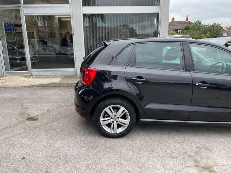 VOLKSWAGEN POLO