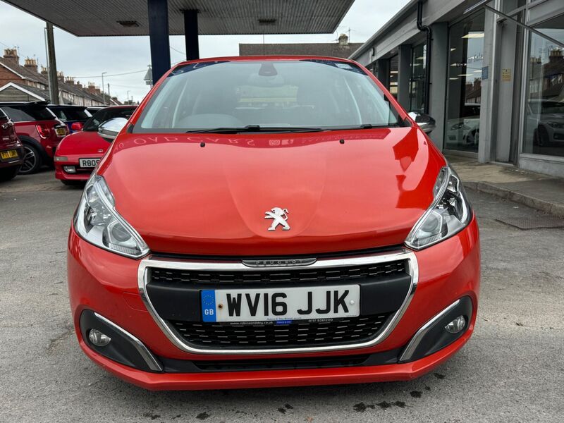 PEUGEOT 208