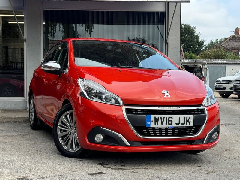 PEUGEOT 208