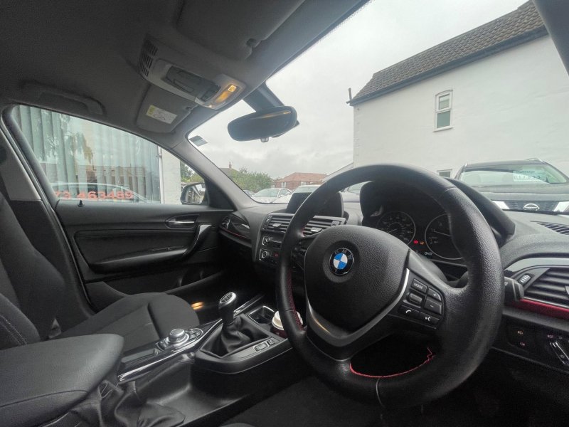 BMW 1 SERIES