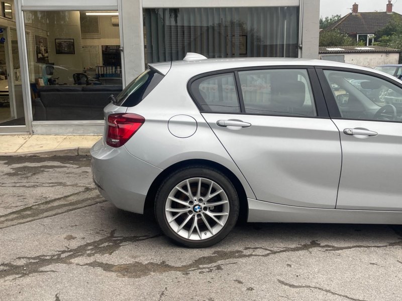 BMW 1 SERIES