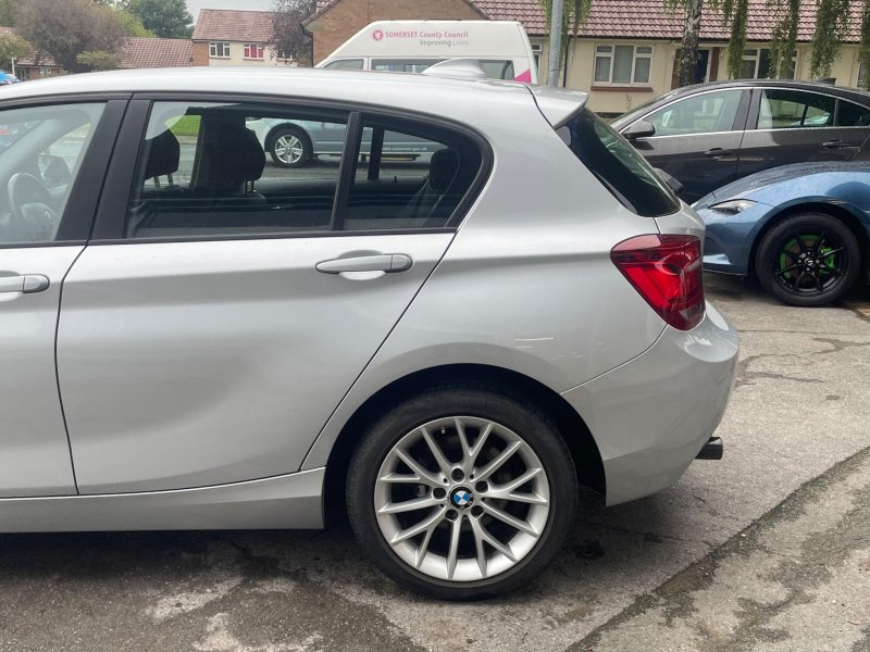 BMW 1 SERIES