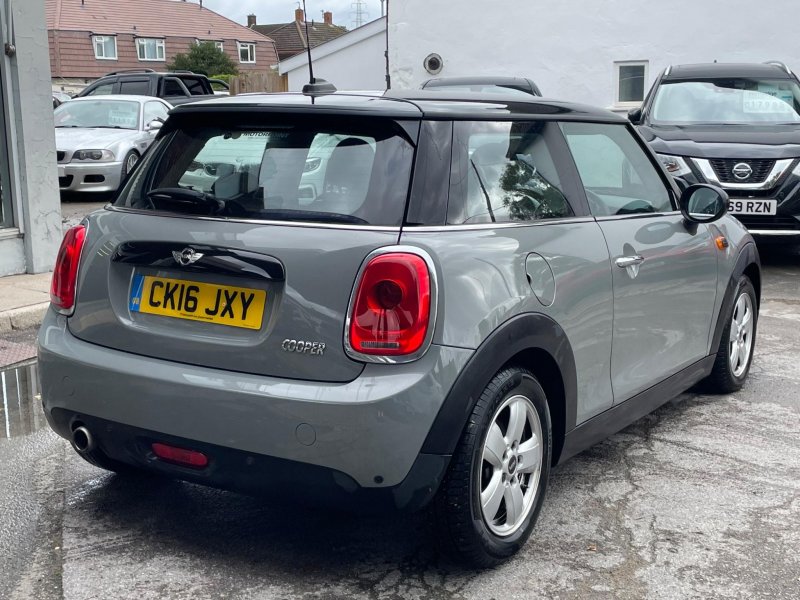 MINI HATCH