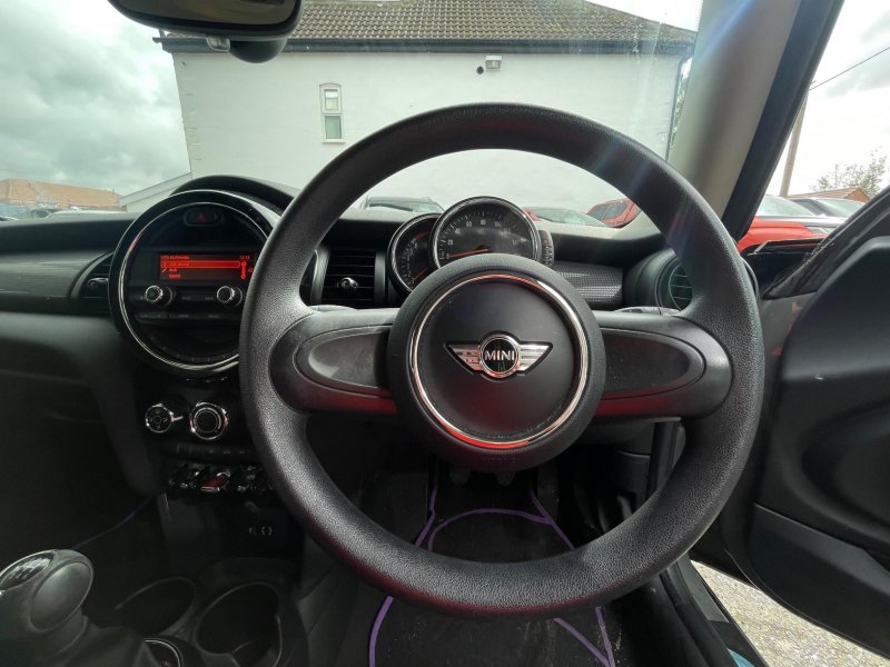 MINI HATCH