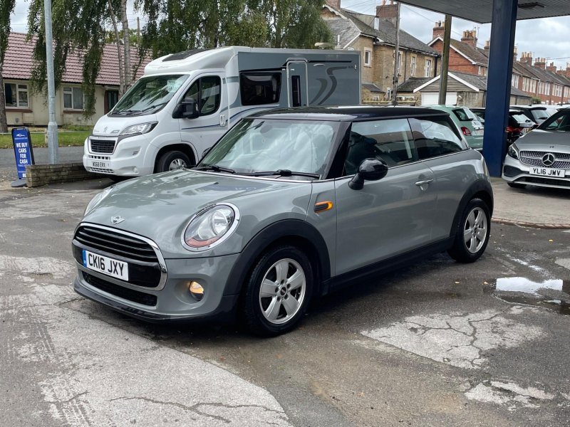 MINI HATCH