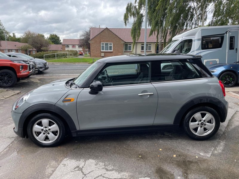MINI HATCH