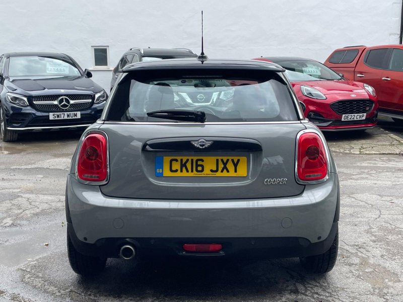 MINI HATCH
