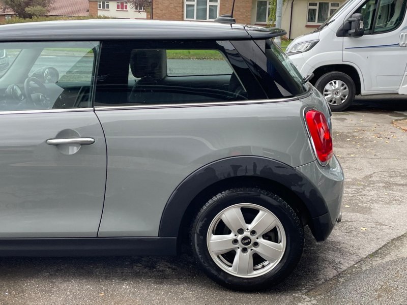 MINI HATCH