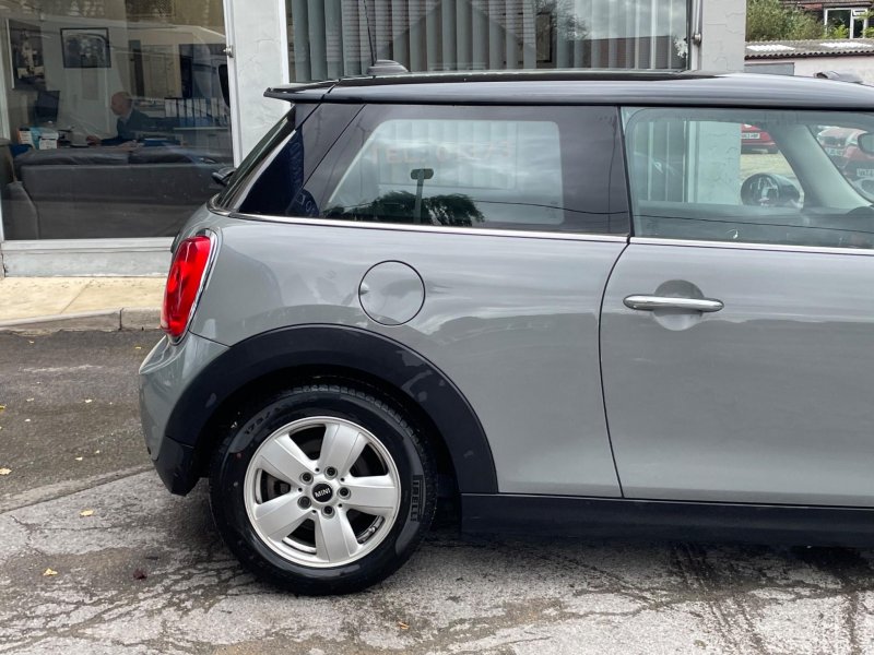 MINI HATCH