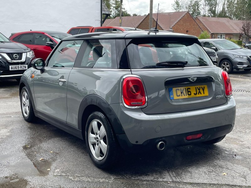 MINI HATCH
