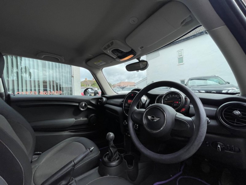 MINI HATCH