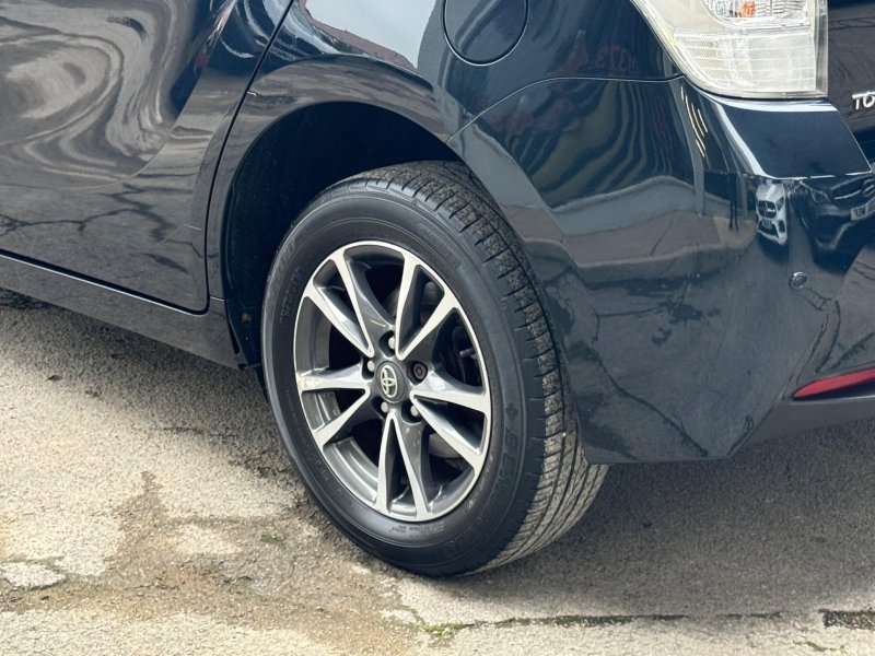 TOYOTA VERSO