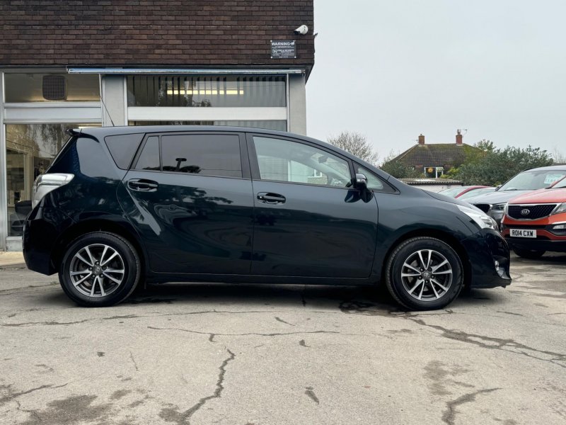 TOYOTA VERSO