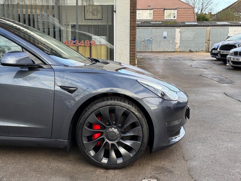 TESLA MODEL 3