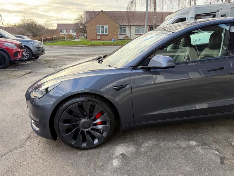 TESLA MODEL 3