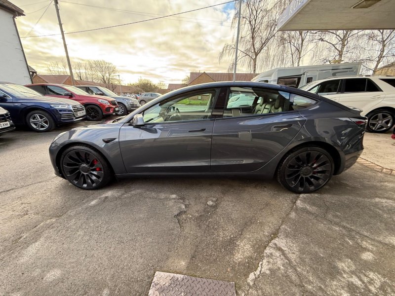 TESLA MODEL 3