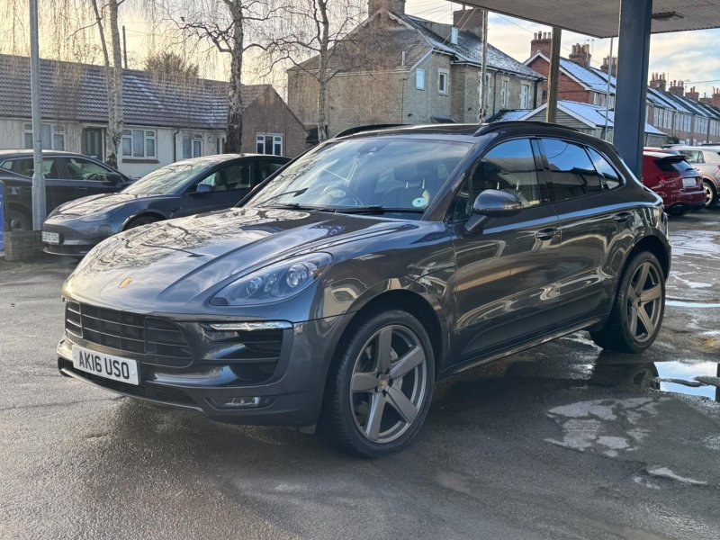 PORSCHE MACAN