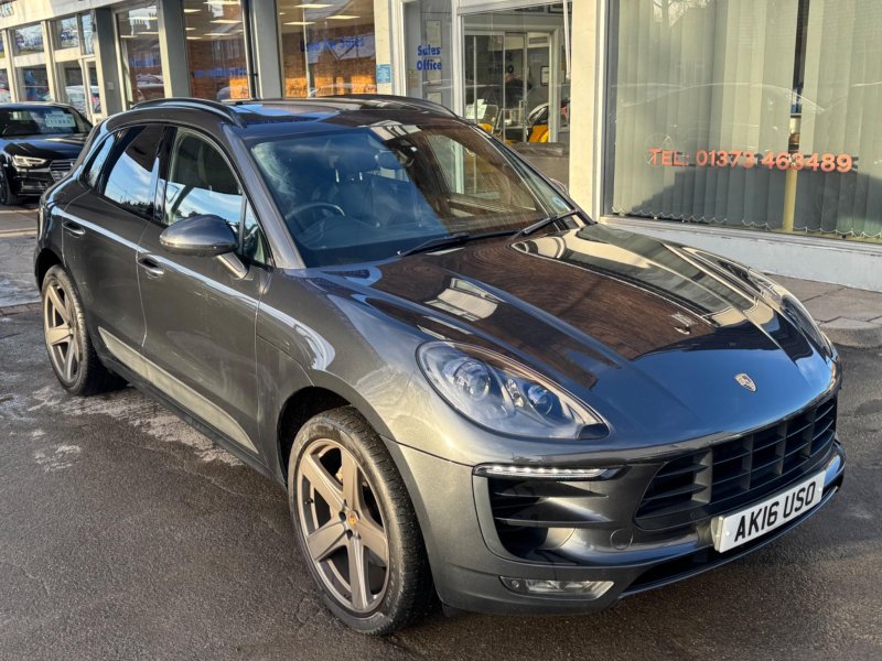 PORSCHE MACAN