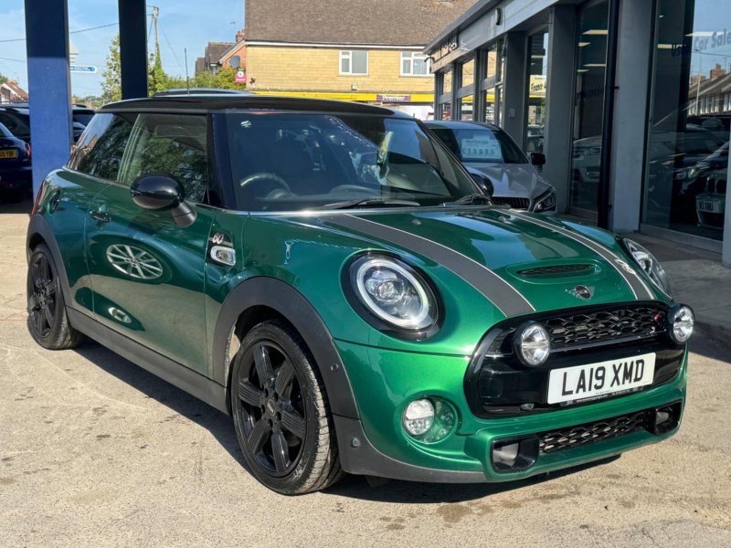 MINI HATCH