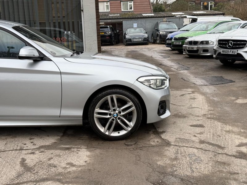 BMW 1 SERIES