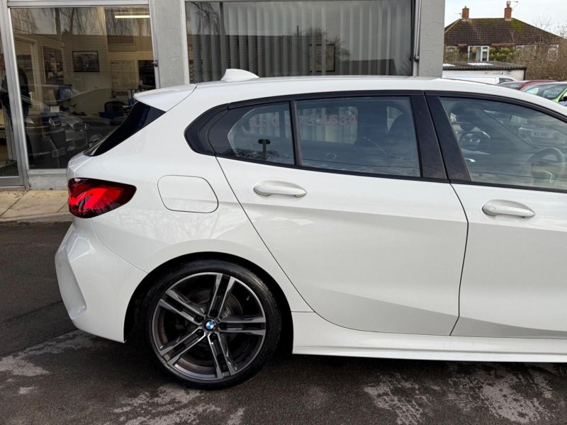 BMW 1 SERIES