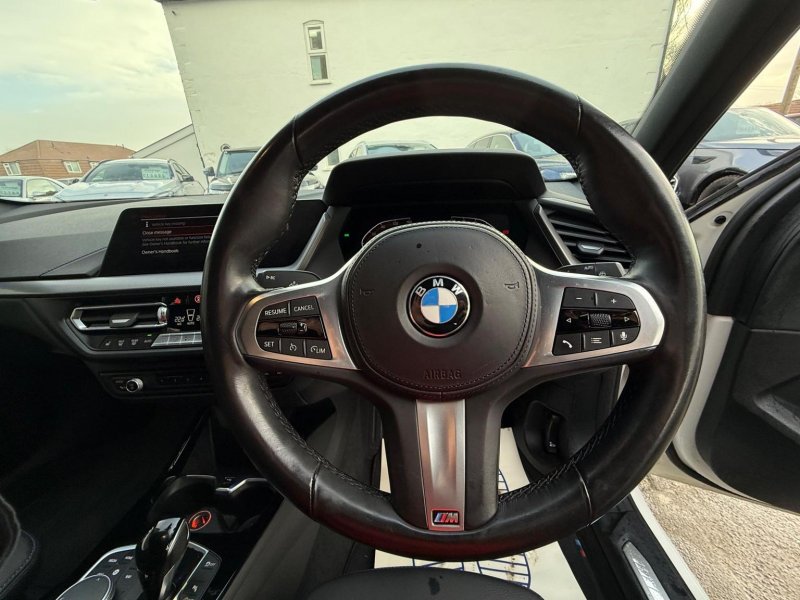 BMW 1 SERIES