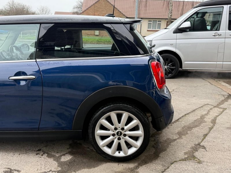 MINI HATCH