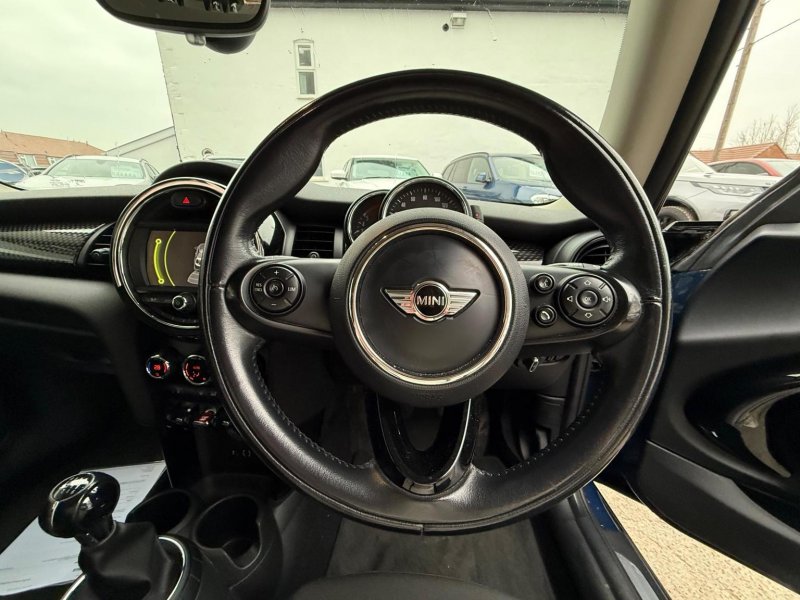 MINI HATCH