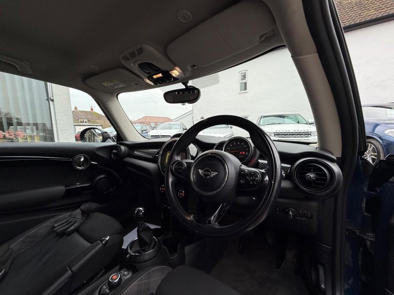 MINI HATCH