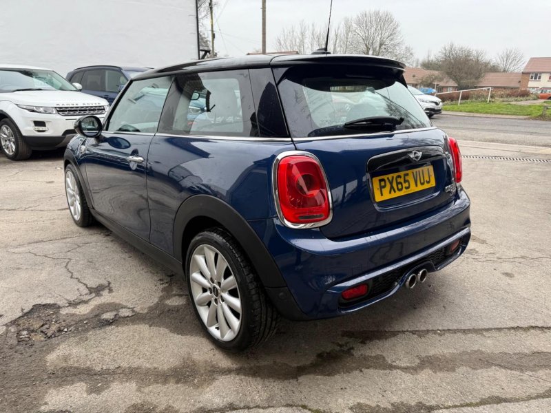 MINI HATCH