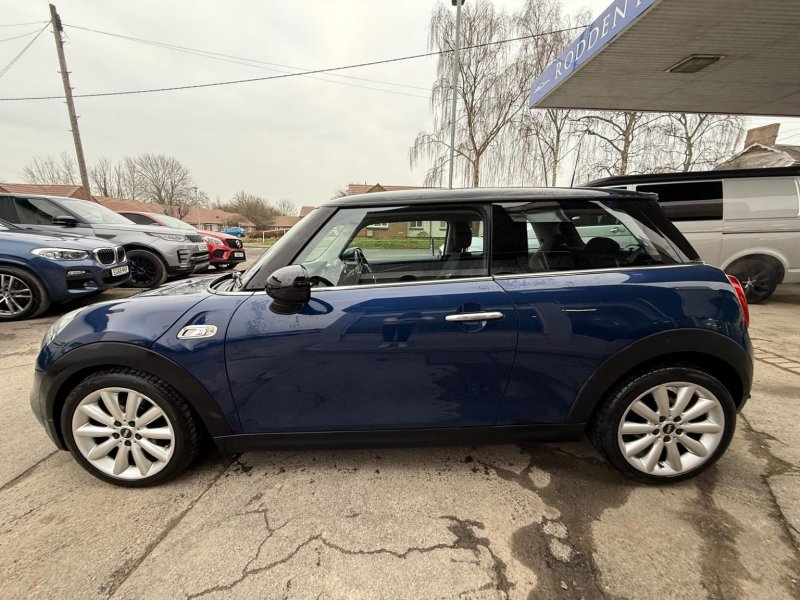 MINI HATCH