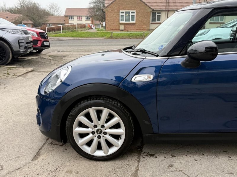 MINI HATCH