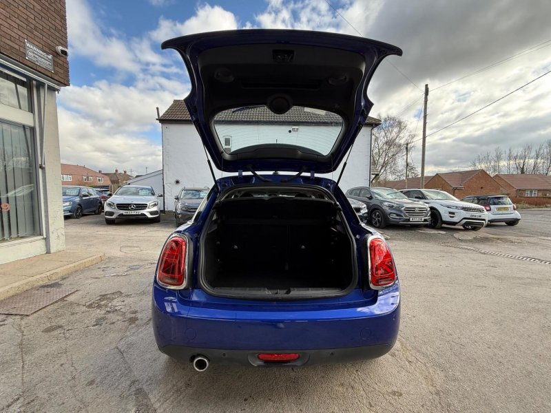 MINI HATCH