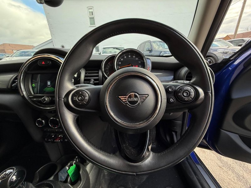 MINI HATCH